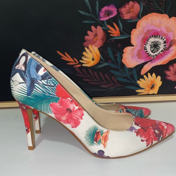 Floral Marc Fisher Heels- NWOT - Picture 4 of 8